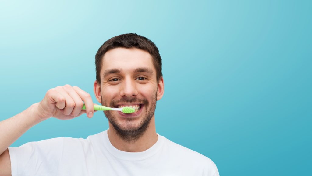 Man brushing his teeth (1) - The Virtual Orthodontist